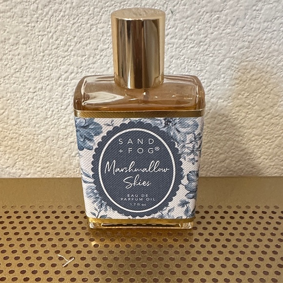 New Sand + Fog Marshmallow Skies Rollerball Oil - Picture 2 of 2